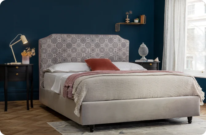 Medallion monochrome cavalier bed